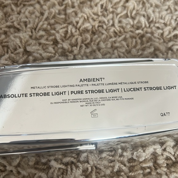 Hourglass Ambient Metallic Strobe Lighting Palette - Picture 3 of 3